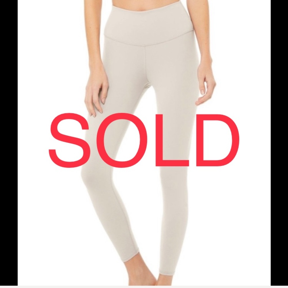 NWT ALO Yoga 7/8 airbrush leggings in bone